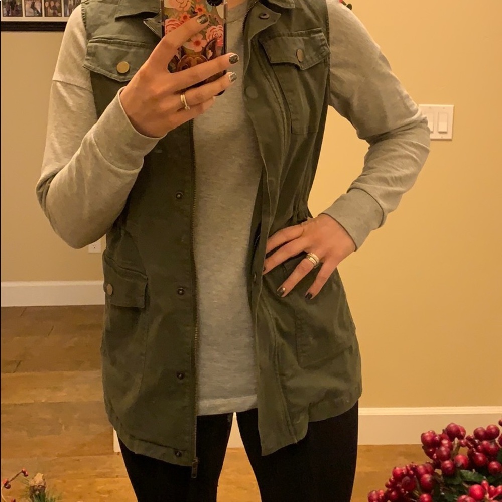 🌿Army Green Cargo Vest🌿